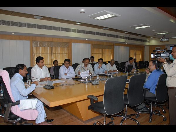 మెట్రో రైలుపై సమీక్ష