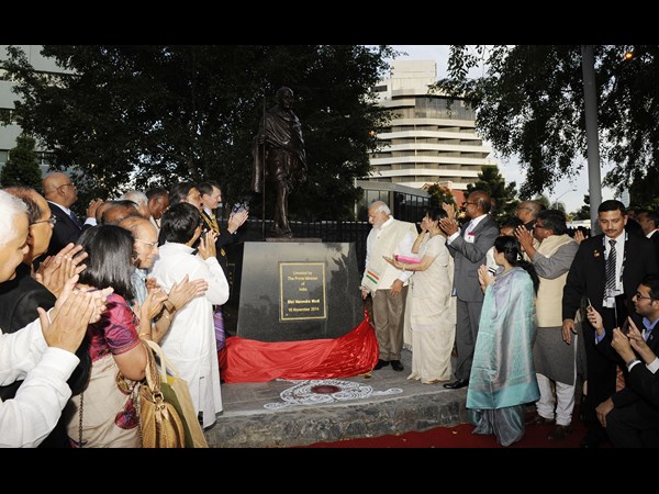 మహాత్మా గాంధీ విగ్రహావిష్కరణ