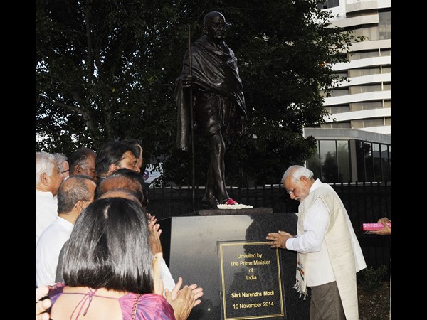 మహాత్మా గాంధీ విగ్రహావిష్కరణ