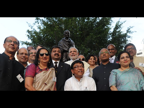 మహాత్మా గాంధీ విగ్రహావిష్కరణ