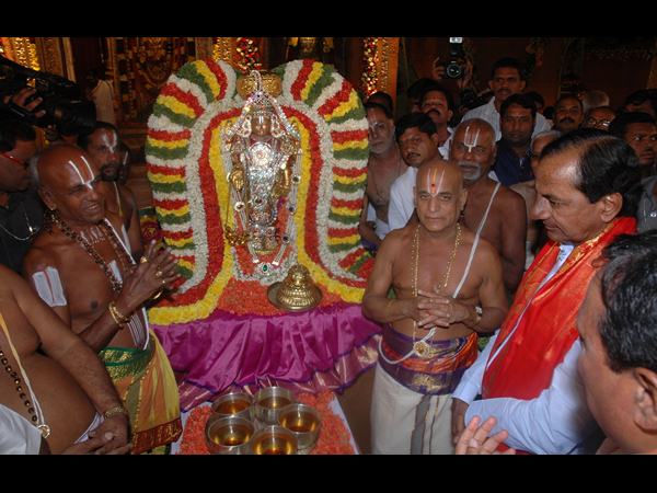  శ్రీవారి కల్యాణోత్సవంలో సీఎం కేసీఆర్