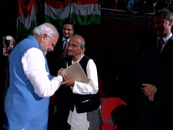 (Live) Narendra Modi in Allphones Area: We can reach Aus in few hours, but India reached it in 28 yrs (Live) Narendra Modi in Allphones Area: We can reach Aus in few hours, but India reached it in 28 yrs