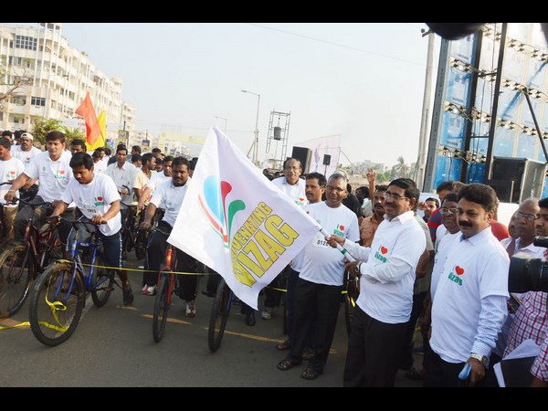  సైకిల్ పోటీలను జెండా ఊపి ప్రారంభించిన మంత్రి నారాయణ