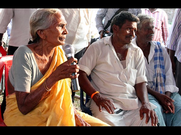 పింఛను కోసం వృద్ధురాలు.. పింఛను కోసం వృద్ధురాలు..