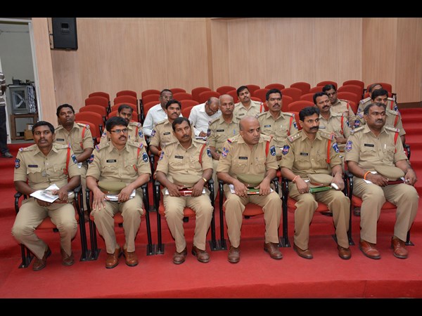 పోలీసు అధికారులకు భద్రతా కమిటీ సదస్సు పోలీసు అధికారులకు భద్రతా కమిటీ సదస్సు