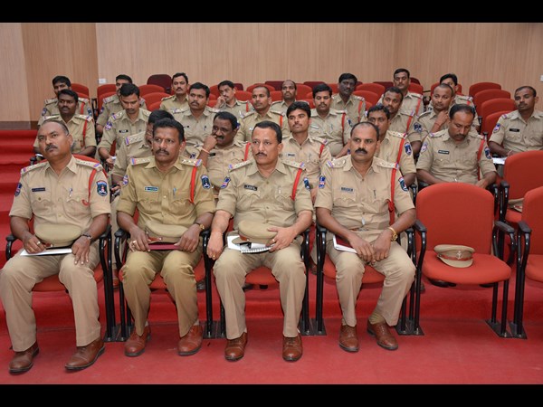 పోలీసు అధికారులకు భద్రతా కమిటీ సదస్సు పోలీసు అధికారులకు భద్రతా కమిటీ సదస్సు