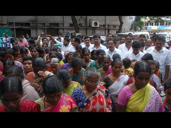 టిడిపి నేతల ధర్నా