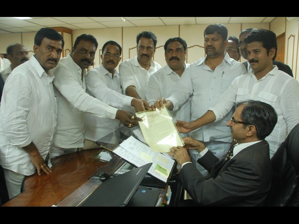 హెచ్చార్సీకి ఫిర్యాదు