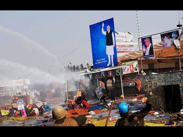  బాబా రాంపాల్ ఆశ్రమం వద్ద రెండవ రోజు 