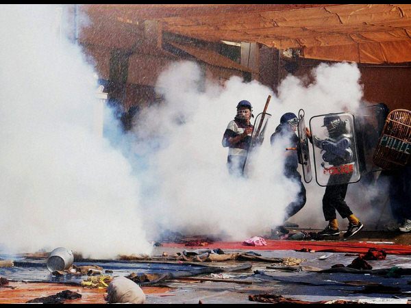  బాబా రాంపాల్ ఆశ్రమం వద్ద రెండవ రోజు 