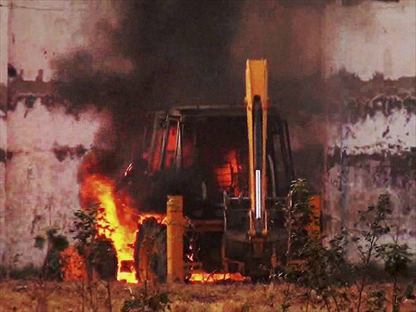  బాబా రాంపాల్ ఆశ్రమం వద్ద రెండవ రోజు 