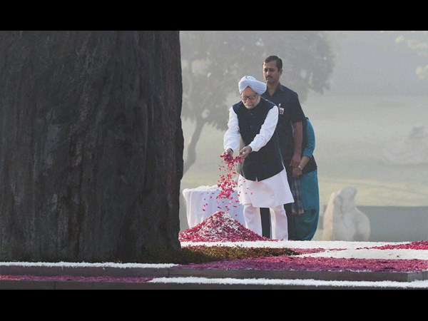 శక్తిస్థల్ వద్ద ఇందిరా గాంధీకి ప్రముఖలు నివాళి