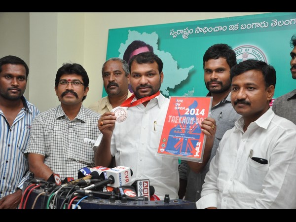 CM KCR congratulates osmania university student karate raju