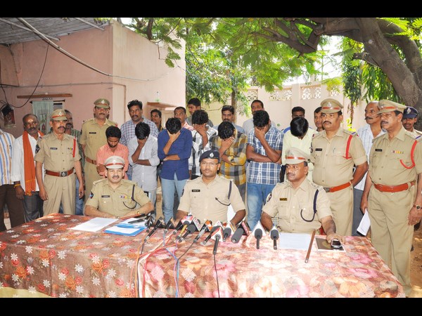  జల్సాల కోసం ఇంజనీరింగ్ విద్యార్ధులు చోరీలు