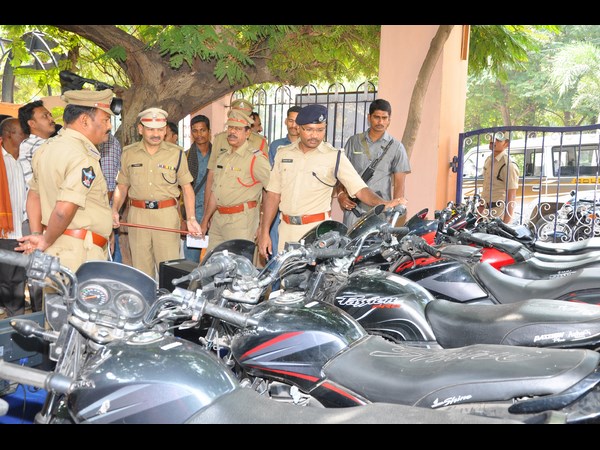 జల్సాల కోసం ఇంజనీరింగ్ విద్యార్ధులు చోరీలు