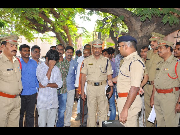  జల్సాల కోసం ఇంజనీరింగ్ విద్యార్ధులు చోరీలు