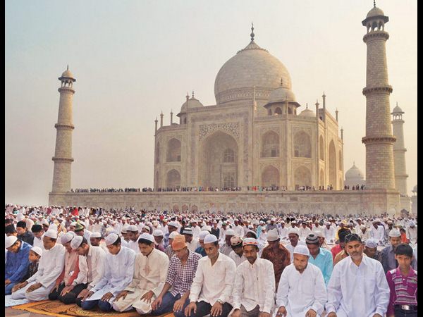 Taj Mahal should be declared a waqf board property: Azam Khan