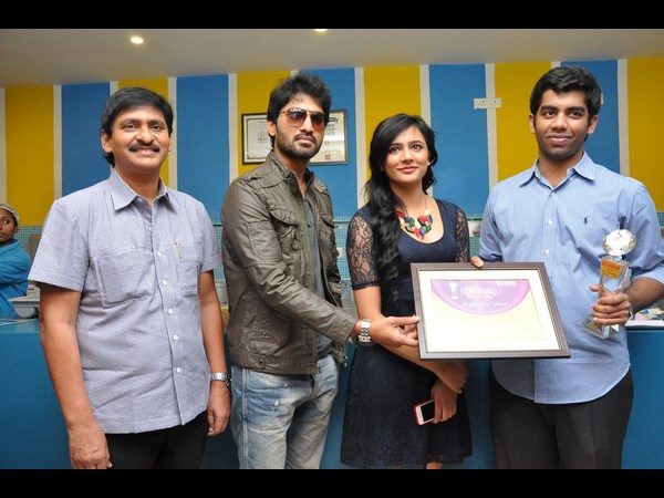  హాజిల్స్‌కు అవార్డు.. మయలీల 2 టీమ్ సందడి