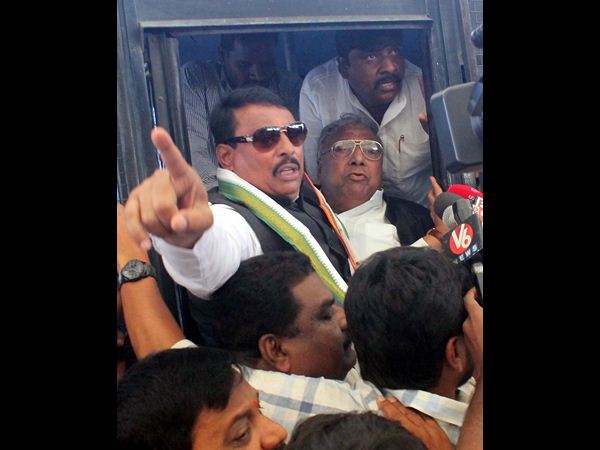 రాజీవ్ గాంధీయే కారణం..