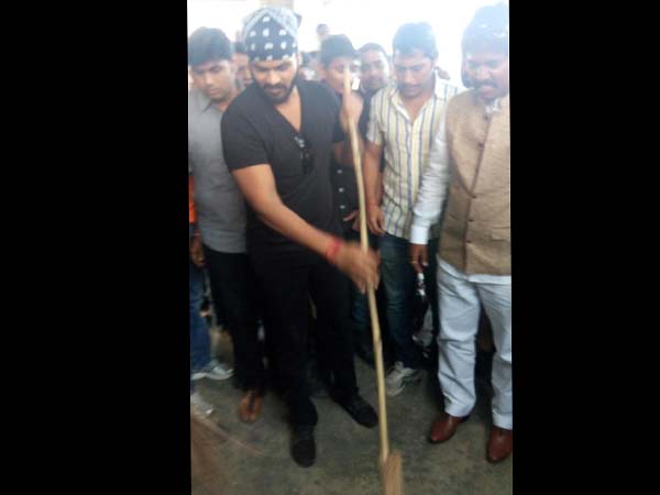 Manchu Laxmi and Manoj participates swachh bharat