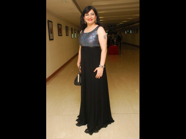 ప్రెటిఫికేషన్ ఫ్యాషన్‌లో అందాలు ఆరబోత