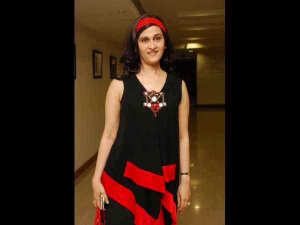  ప్రెటిఫికేషన్ ఫ్యాషన్‌లో అందాలు ఆరబోత