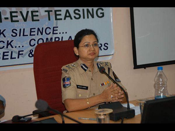  షీ క్యాబ్స్, షీ ఆటోలతో మహిళలకు రక్షణ