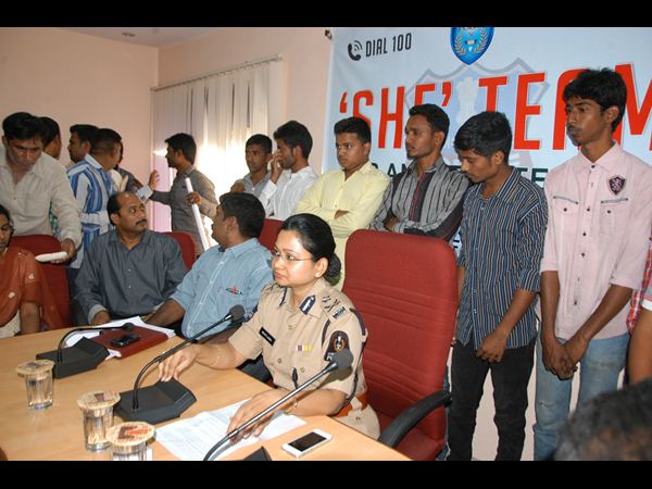  షీ క్యాబ్స్, షీ ఆటోలతో మహిళలకు రక్షణ