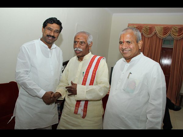 దత్తాత్రేయ వద్దకు రాజయ్య