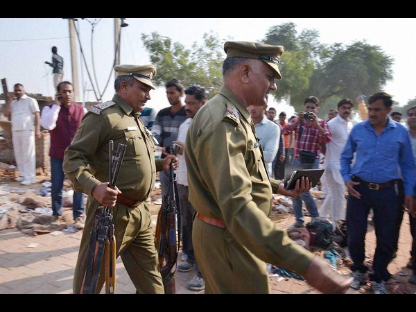  రాంపాల్ ప్రైవేట్ సైన్యానికి మావోయిస్టుల ట్రైనింగ్..?