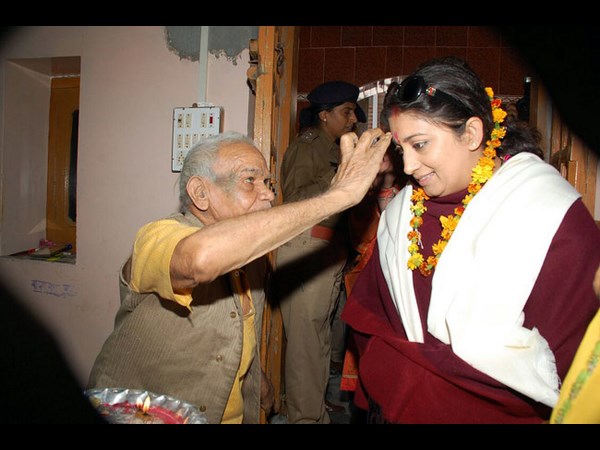 స్మృతి ఇరానీకి రాష్ట్రపతి అవుతారు: జ్యోతిష్యుడు