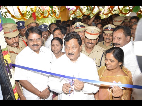 పరిటాల అడుగుజాడల్లో.. పరిటాల అడుగుజాడల్లో..