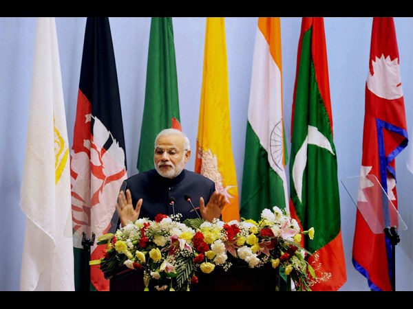 రోడ్డు మార్గంలో వద్దామంటే మా అధికారులు భయపడ్డారు: ప్రధాని మోడీ రోడ్డు మార్గంలో వద్దామంటే మా అధికారులు భయపడ్డారు: ప్రధాని మోడీ