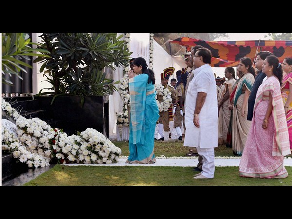  26/11 ఉగ్రవాద దాడులకు నేటితో ఆరేళ్లు పూర్తి.. అమరవీరులకు నివాళులు 