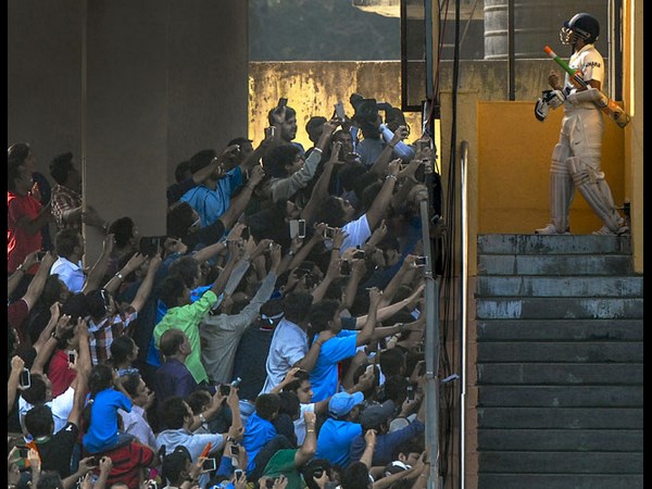 Picture capturing Sachin's final walk to the crease gets best photo award Picture capturing Sachin's final walk to the crease gets best photo award