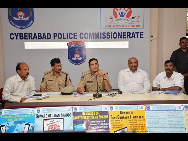 నైజీరియన్ గ్యాంగ్ పట్టివేత నైజీరియన్ గ్యాంగ్ పట్టివేత