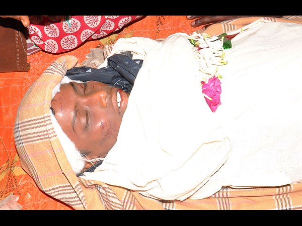 లొంగిపోయిన నవీన్‌..