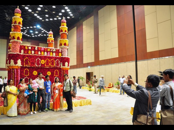  హైటెక్స్‌లోని హెచ్‌ఐసీసీలో గులాబీ షో... 