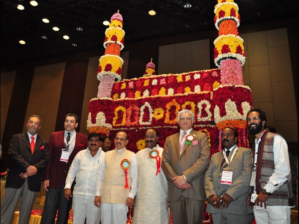 హైటెక్స్‌లోని హెచ్‌ఐసీసీలో గులాబీ షో... 