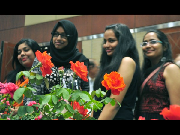 హైటెక్స్‌లోని హెచ్‌ఐసీసీలో గులాబీ షో... 