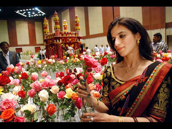 హైటెక్స్‌లోని హెచ్‌ఐసీసీలో గులాబీ షో... 