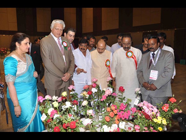 హైటెక్స్‌లోని హెచ్‌ఐసీసీలో గులాబీ షో... 