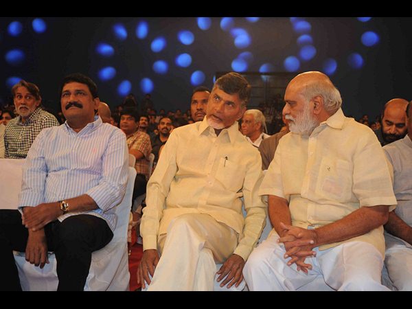 రాఘవేంద్ర రావుతో చంద్రబాబు