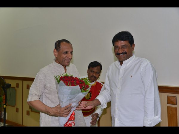  గవర్నర్‌తో మంత్రి గంటా శ్రీనివాసరావు భేటీ