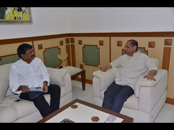  గవర్నర్‌తో మంత్రి గంటా శ్రీనివాసరావు భేటీ