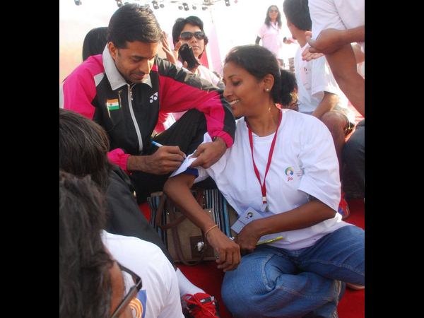 జెండా ఊపి 10కే రన్‌‌ను ప్రారంభించిన మిల్కా సింగ్