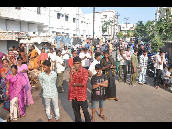 డంపింగ్ యార్డులో మంటలు.. శ్రమించిన అగ్నిమాపక సిబ్బంది డంపింగ్ యార్డులో మంటలు.. శ్రమించిన అగ్నిమాపక సిబ్బంది