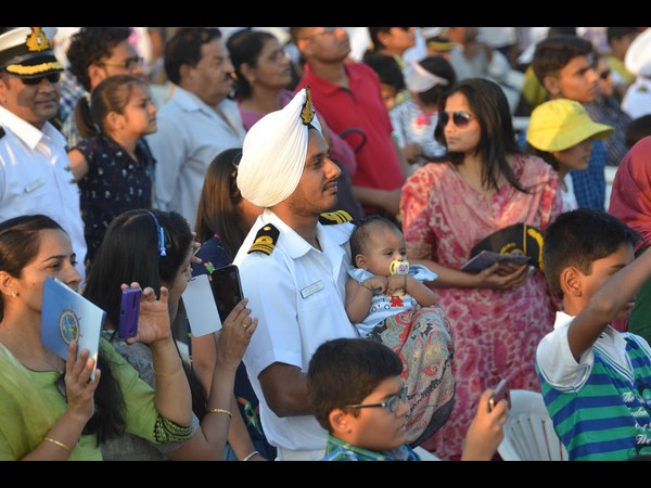  అబ్బురపరచిన నేవీ డే రిహార్సల్స్‌