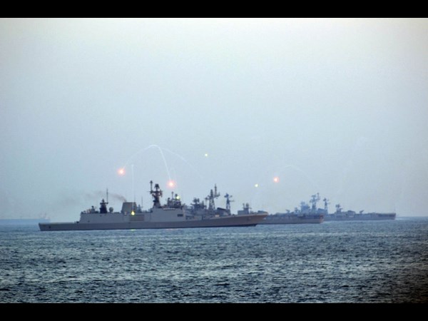  అబ్బురపరచిన నేవీ డే రిహార్సల్స్‌