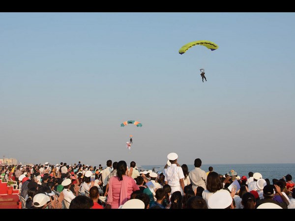  అబ్బురపరచిన నేవీ డే రిహార్సల్స్‌